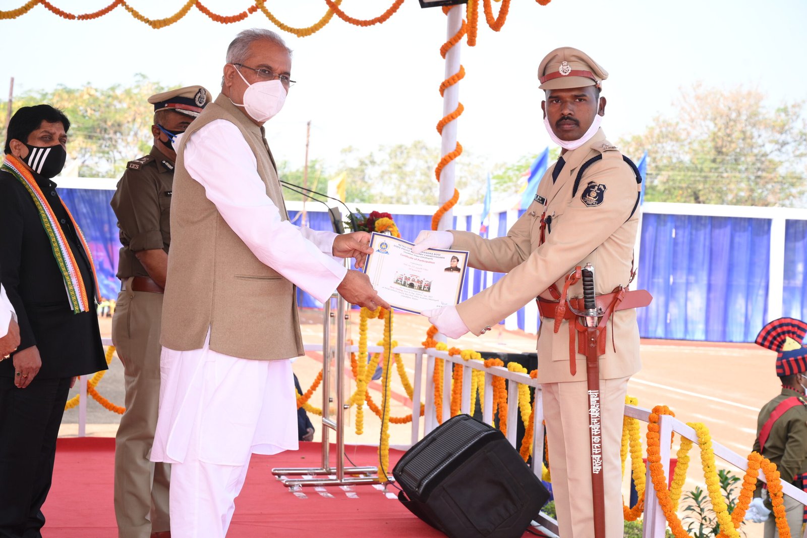 0E93CF67D0A81021F03DE484B242FF46