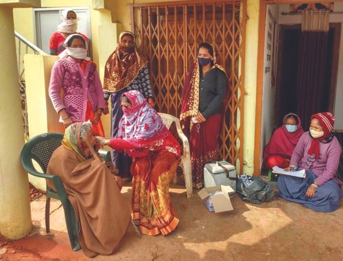 राजनांदगांव : सुदूर वनांचल क्षेत्रों में पहुंच कर कोविड टीकाकरण विशेष महाभियान को सफल बना रही स्वास्थ्य विभाग की टीम