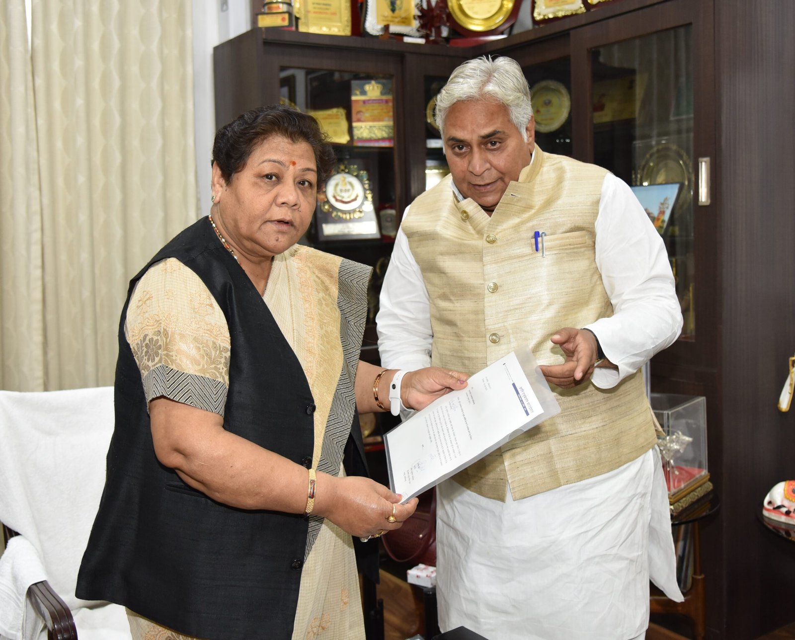 रायपुर : राज्यपाल सुश्री उइके से विधायक अरुण वोरा ने की सौजन्य भेंट