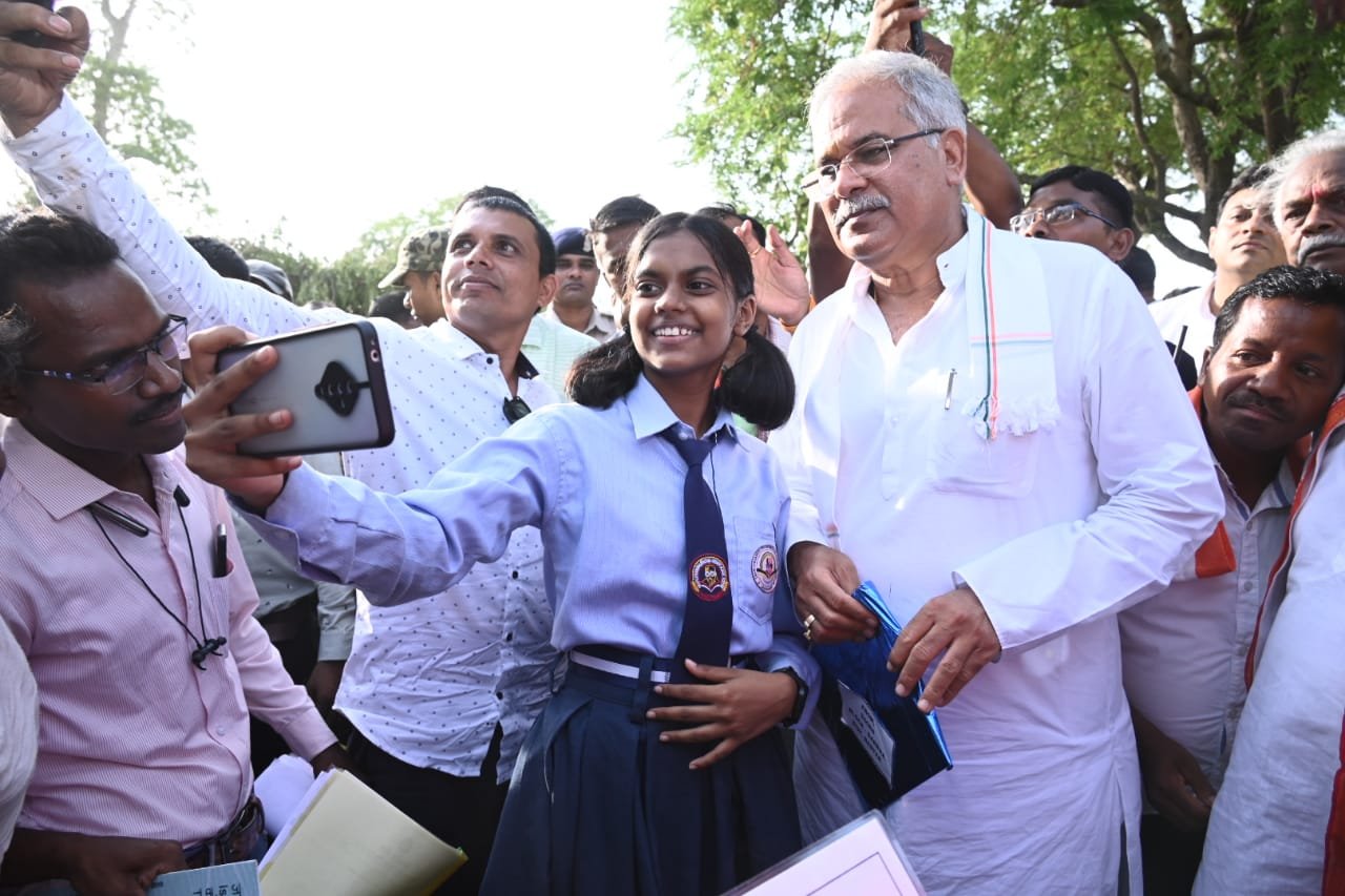 रायपुर : मैं भी गांव के स्कूल में पढ़ा, गांव के स्कूलों में वही सुविधा मिले जो शहरों में मिलती है, जब मैं पढ़ता था तभी से ये बात थी मेरे दिमाग में: मुख्यमंत्री  भूपेश बघेल