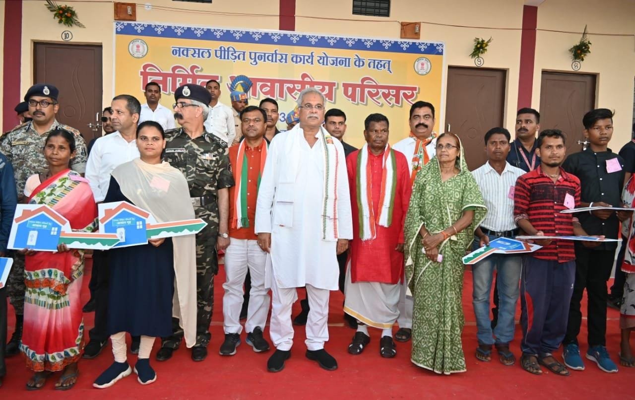 रायपुर : मुख्यमंत्री  भूपेश बघेल ने नक्सल पीड़ितों हेतु सर्व सुविधायुक्त आवासीय परिसर का किया लोकार्पण…