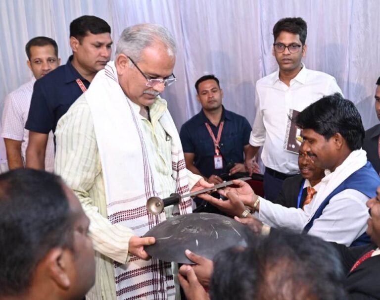 रायपुर : आदिवासी सांस्कृतिक धरोहर को सहेजने का कार्य कर रही छत्तीसगढ़ सरकार: मुख्यमंत्री  भूपेश बघेल
