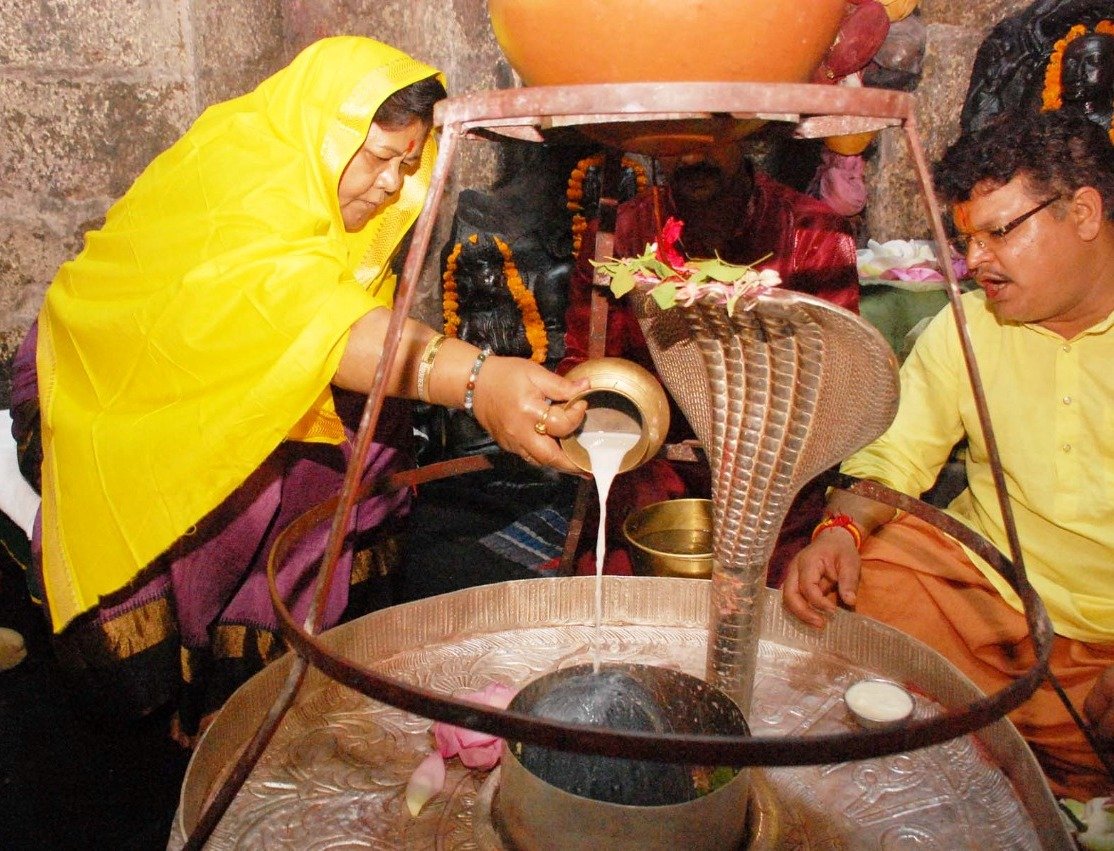 ​​​​​​​रायपुर : राज्यपाल अनुसुईया उइके ने भोरमदेव मंदिर में पूजा-अर्चना कर देश-प्रदेश की खुशहाली की कामना की