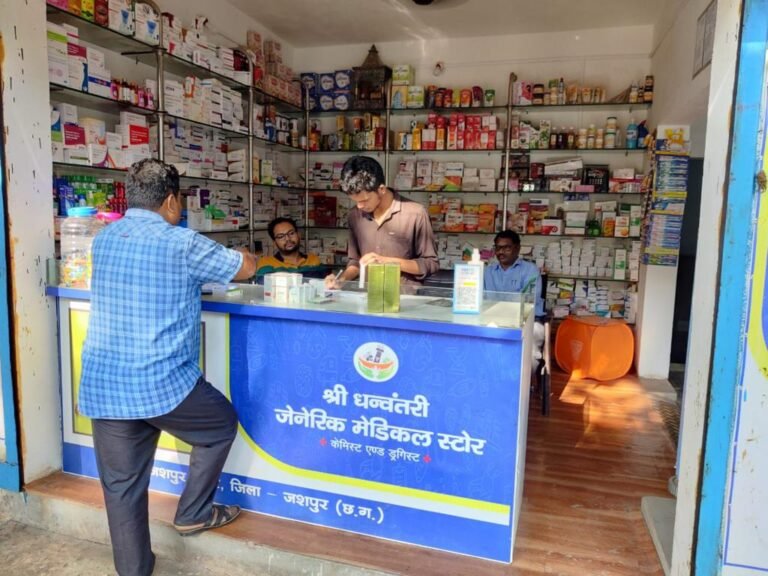 जशपुरनगर : धनवंतरी मेडिकल स्टोर से हर वर्ग के लोगों को मिल रहा लाभ