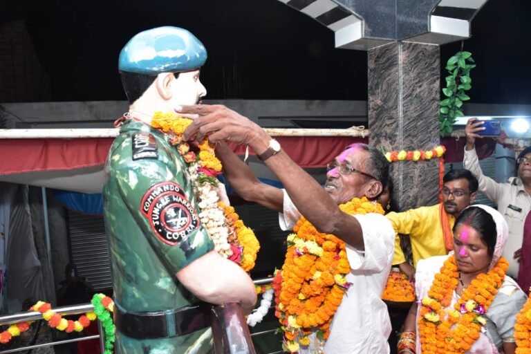 रायपुर : शहीद पूर्णानंद साहू को मरणोपरांत अदम्य साहस एवं वीरता के लिए राष्ट्रपति ने शौर्य चक्र से किया सम्मानित