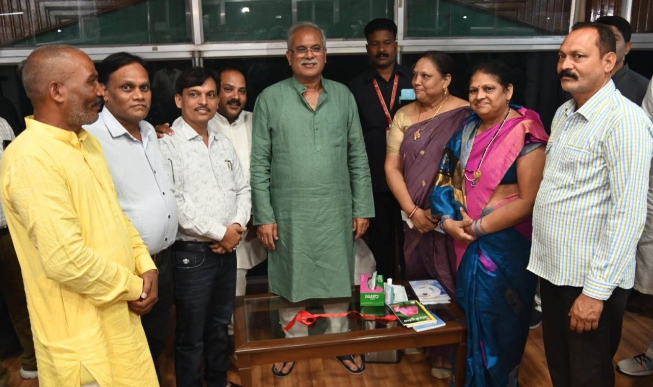 रायपुर : मुख्यमंत्री  बघेल से अघरिया समाज के प्रतिनिधि मंडल ने की सौजन्य मुलाकात