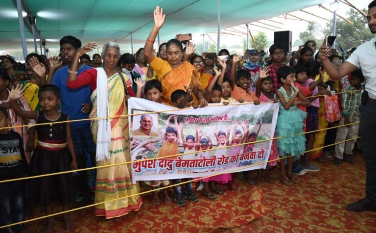 रायपुर : युवाओं के कका मुख्यमंत्री को बच्चों ने प्यार से बुलाया दादू