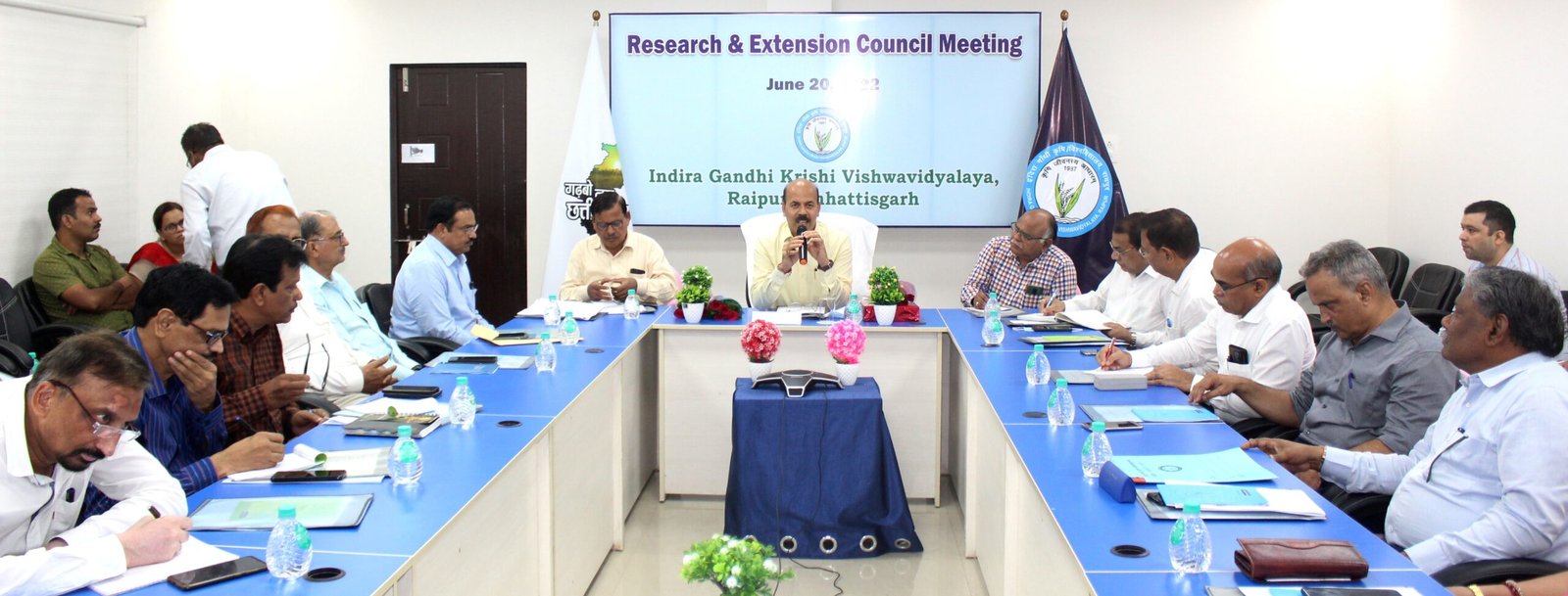 रायपुर : कृषि अनुसंधान में बाजार की आवश्यकताओं एवं किसानों की मांग को प्राथमिकता दें: डॉ. चंदेल
