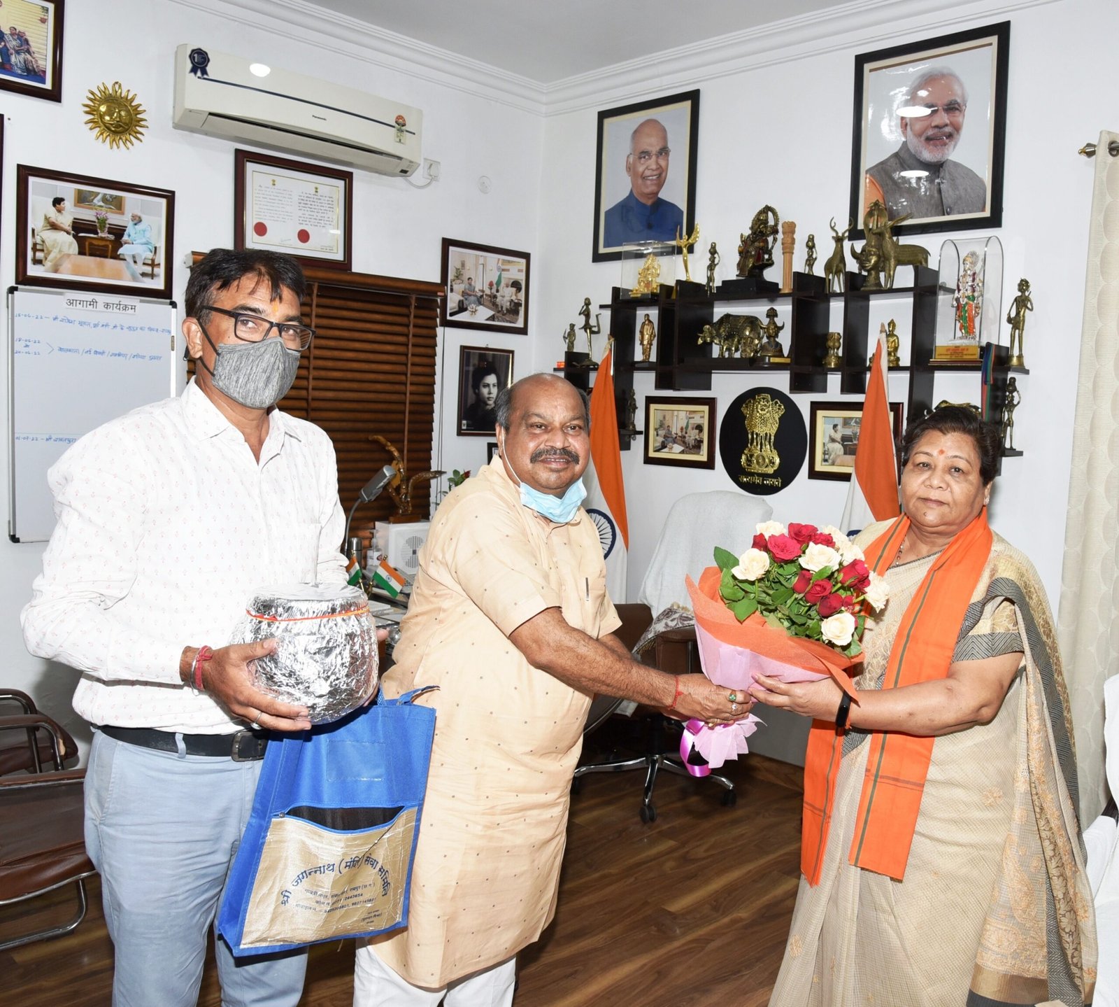 रायपुर : राज्यपाल  उइके को जगन्नाथ रथयात्रा में शामिल होने के लिए किया आमंत्रित