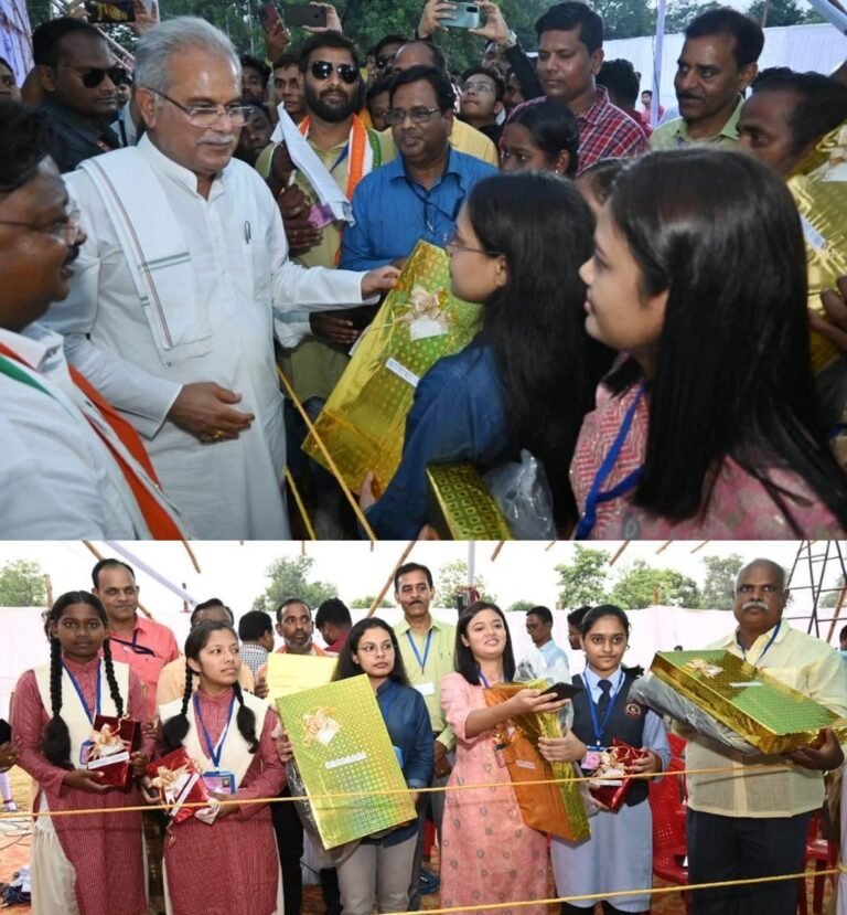 रायपुर : मुख्यमंत्री ने जेईई मेंस, नीट और स्टेट टॉपर स्टूडेंट्स को  दिए लैपटॉप और टेबलेट 