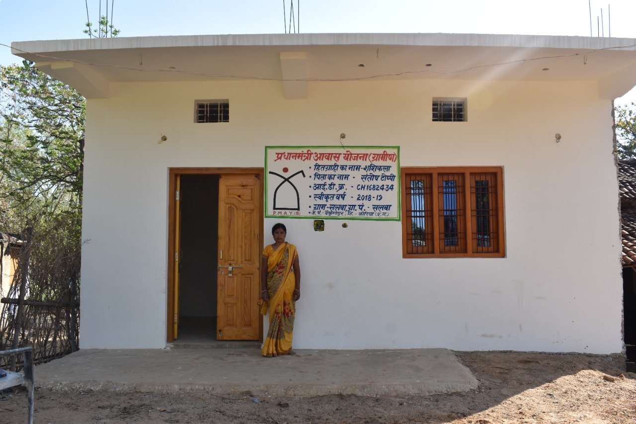 कोरिया : कोरिया जिले में 21 हज़ार से ज्यादा परिवारों को मिला है प्रधानमंत्री ग्रामीण आवास योजना के तहत पक्का आशियाना, कच्ची छतों और दीवारों से मिला छुटकारा’