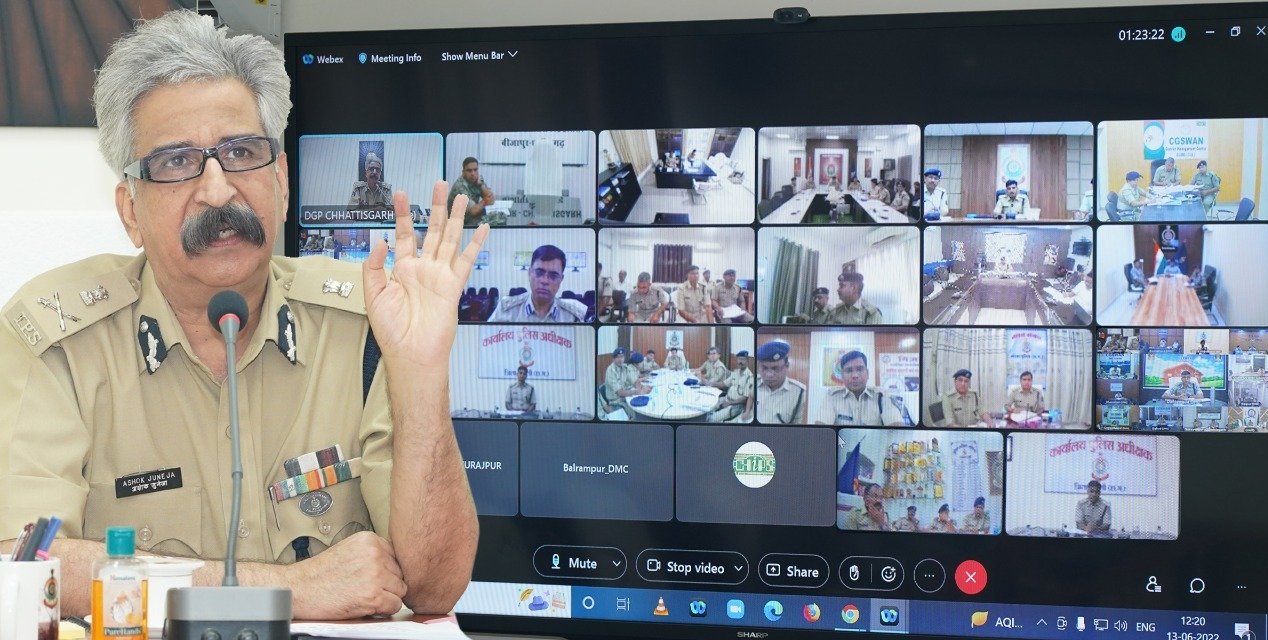 रायपुर : पुलिस महानिदेशक  जुनेजा ने की प्रदेश की कानून व्यवस्था एवं अपराध पर नियंत्रण की समीक्षा
