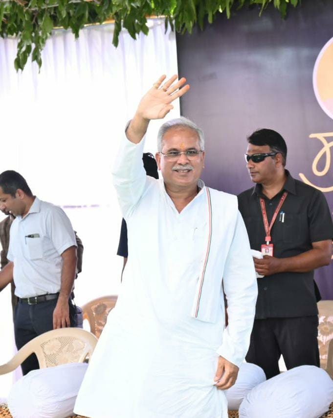 रायपुर : भेंट-मुलाकात : बटईकेला : प्रेमनगर मोहल्ला निवासी नारायण यादव ने मुख्यमंत्री को राशन कार्ड न बन पाने की समस्या बताई…