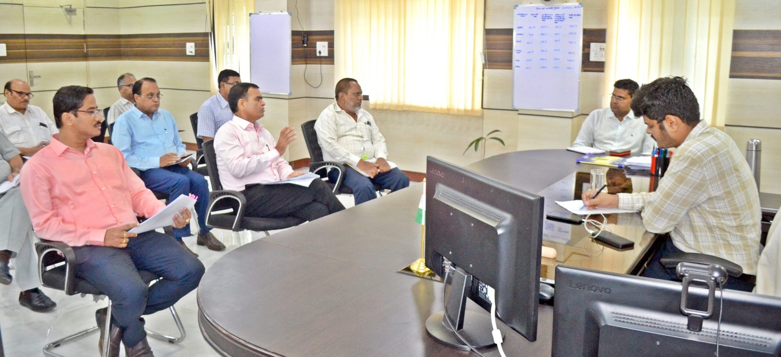 मुंगेली : सभी शासकीय भवनों में वाटर हॉर्वेस्टिंग हेतु बनाये कार्ययोजना : कलेक्टर