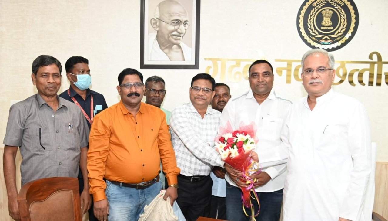 रायपुर : मुख्यमंत्री से कन्नौजिया कुर्मी समाज के प्रतिनिधि मंडल ने की सौजन्य मुलाकात