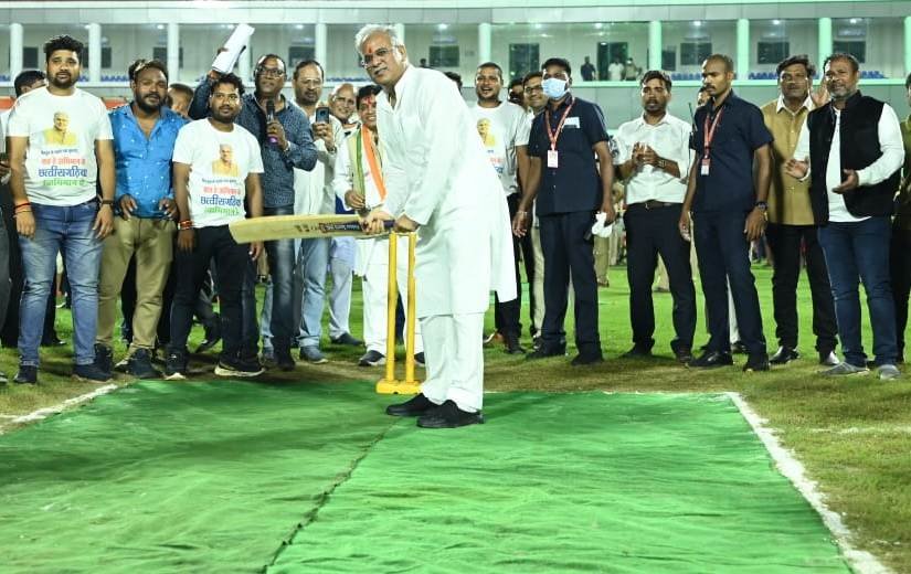  रायपुर : मुख्यमंत्री ने कुम्हारी के नवनिर्मित क्रिकेट स्टेडियम का किया लोकार्पण 