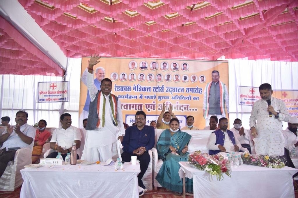 जगदलपुर : डिमरापाल अस्पताल में आए मरीज में अब 52 प्रतिशत छूट पर ले सकते हैं जेनेरिक दवाईयां