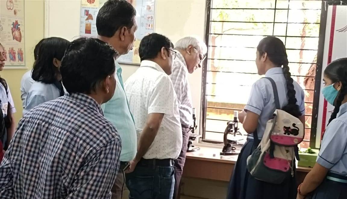 रायपुर : प्रमुख सचिव स्कूल शिक्षा ने अभनपुर और  गरियाबंद के स्कूलों का निरीक्षण किया