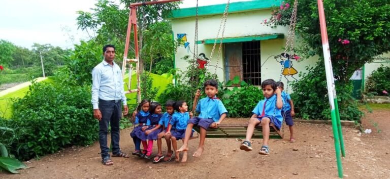 महासमुंद : विशेष लेख : ज़िले के बालवाड़ी केंद्रों में बच्चें खेल आधारित गतिविधियों के जरिए पढ़ना सीख रहे