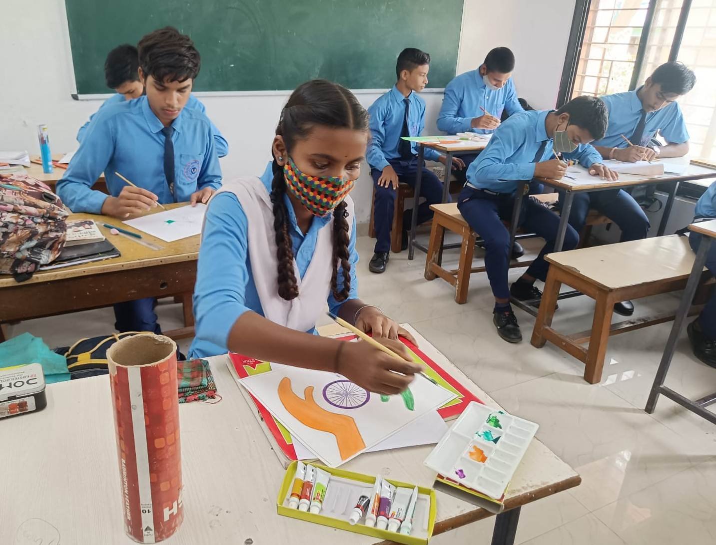 रायपुर: ‘हमर तिरंगा’ थीम पर मूकबधिर स्कूल के विद्यार्थियों ने बनाई आकर्षक पेंटिंग