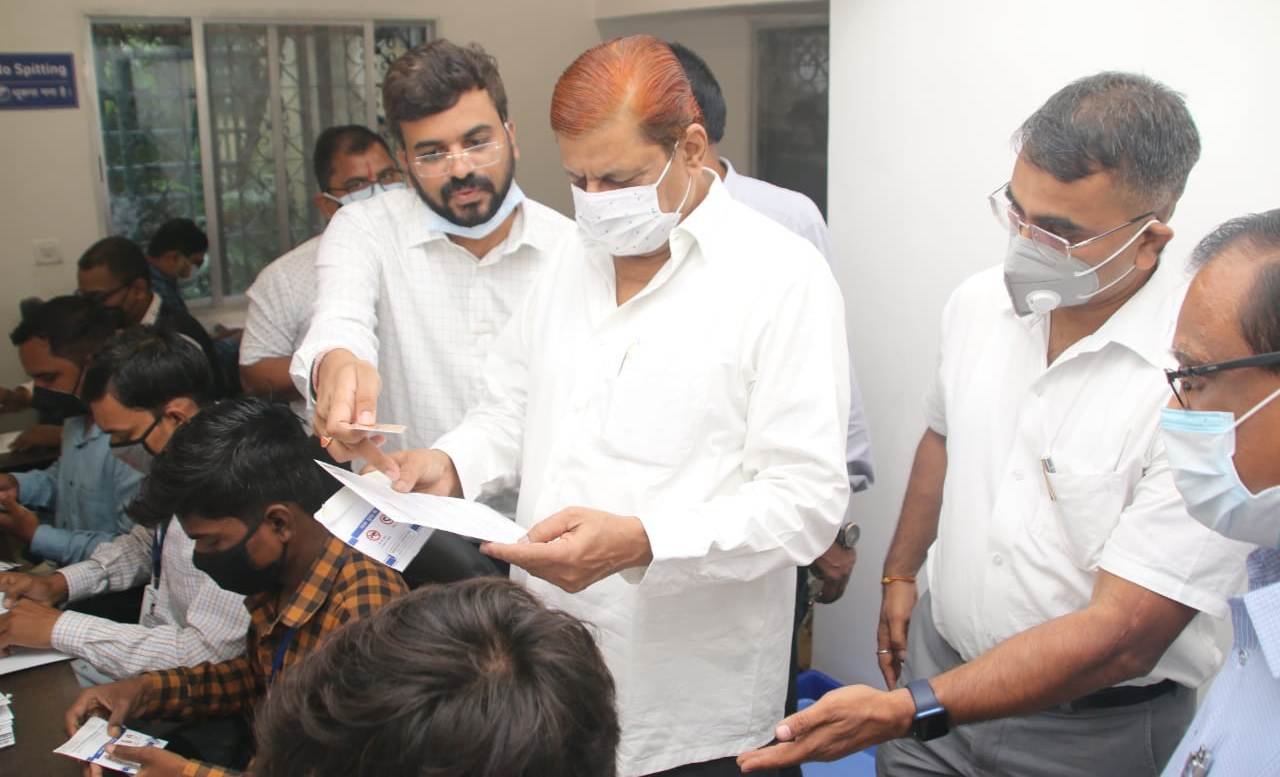 रायपुर: तुंहर सरकार तुंहर द्वार: घर बैठे ही लोगों को मिला 12 लाख स्मार्ट कार्ड आधारित पंजीयन प्रमाण-पत्र तथा ड्राइविंग लायसेंस