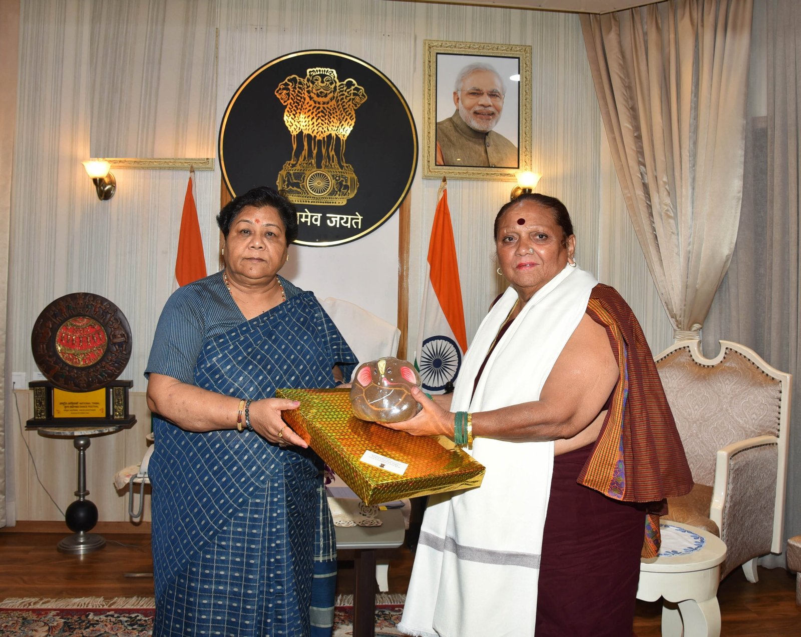 ​​​​​​​रायपुर : राज्यपाल  उइके से पूर्व विधायक शबनम मौसी ने की मुलाकात