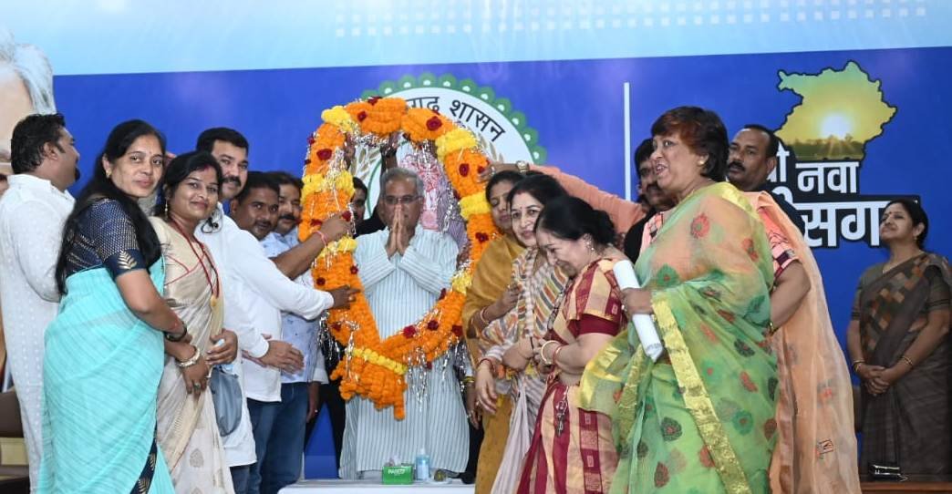 रायपुर:मुख्यमंत्री से महासमुंद विधानसभा क्षेत्र के प्रतिनिधिमंडल ने की सौजन्य मुलाकात