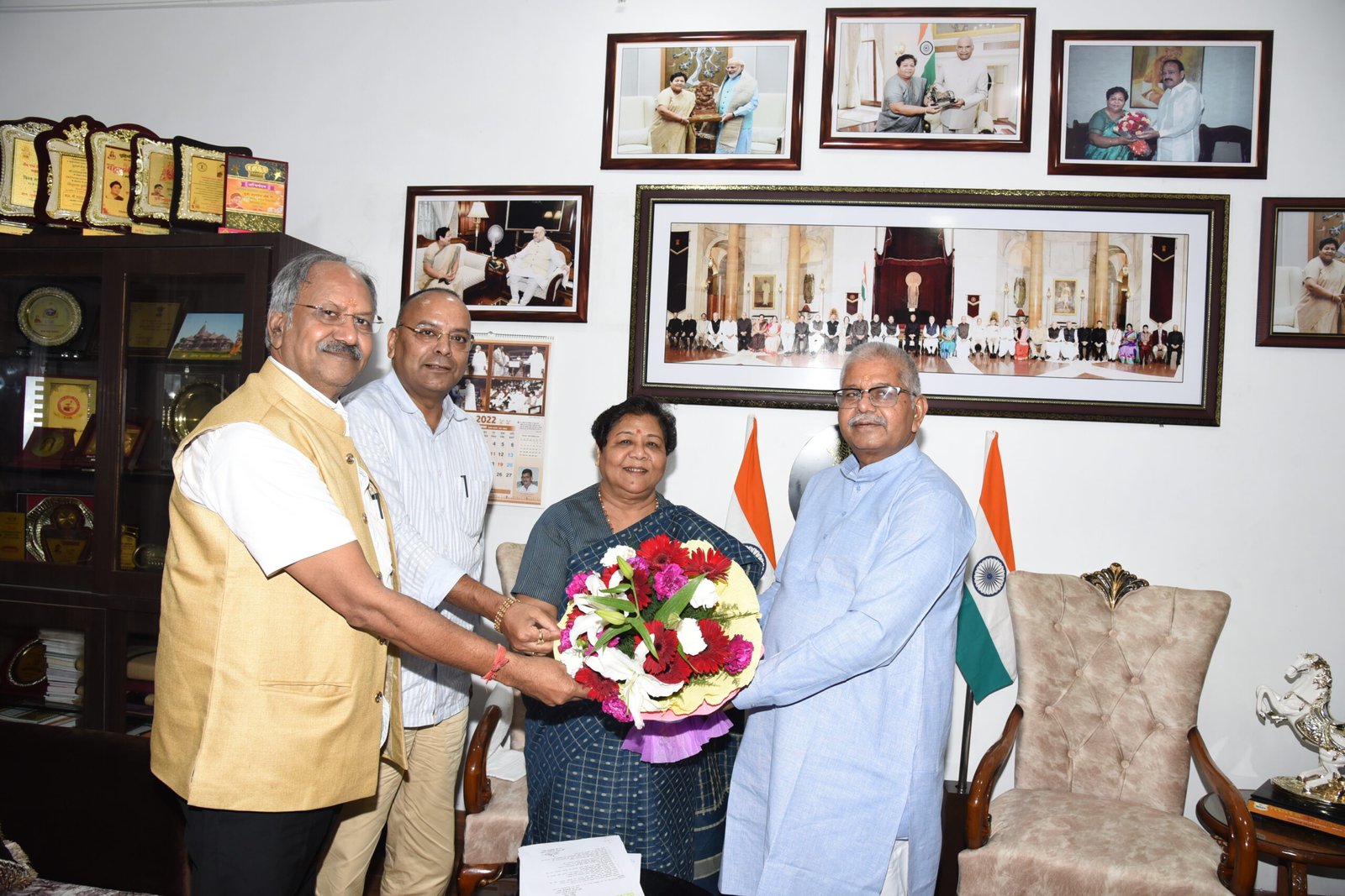 रायपुर : नाबार्ड छत्तीसगढ़ के महाप्रबंधक श्री गोयल को सेवानिवृत्ति पर दी गई भावभीनी विदाई