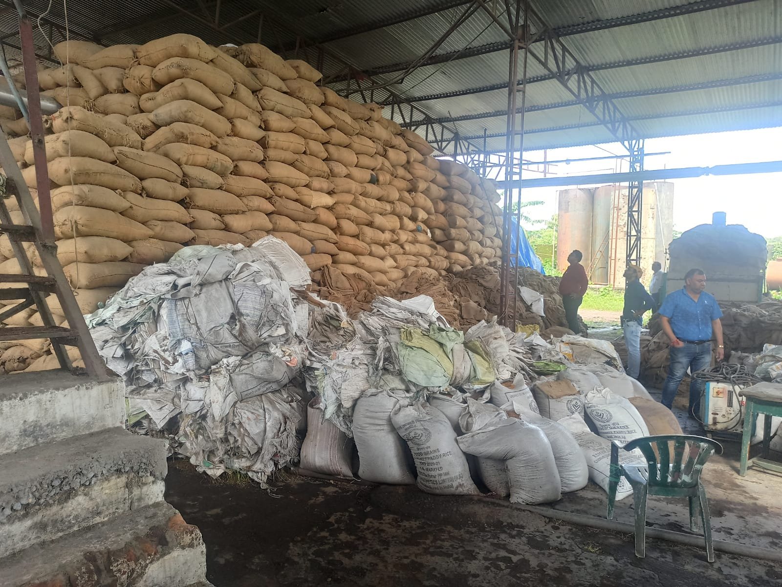 जांजगीर-चाम्पा : कस्टम मिलिंग में लापरवाही पर बालाजी राइसमिल से 208 क्विंटल धान व 102 क्विंटल चावल जब्त