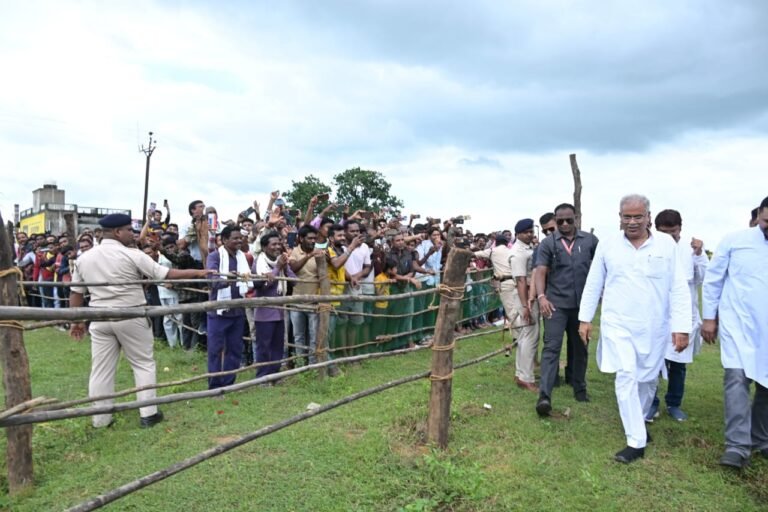 रायपुर  : मुख्यमंत्री पहुंचे खरसिया विधानसभा के चपले ग्राम
