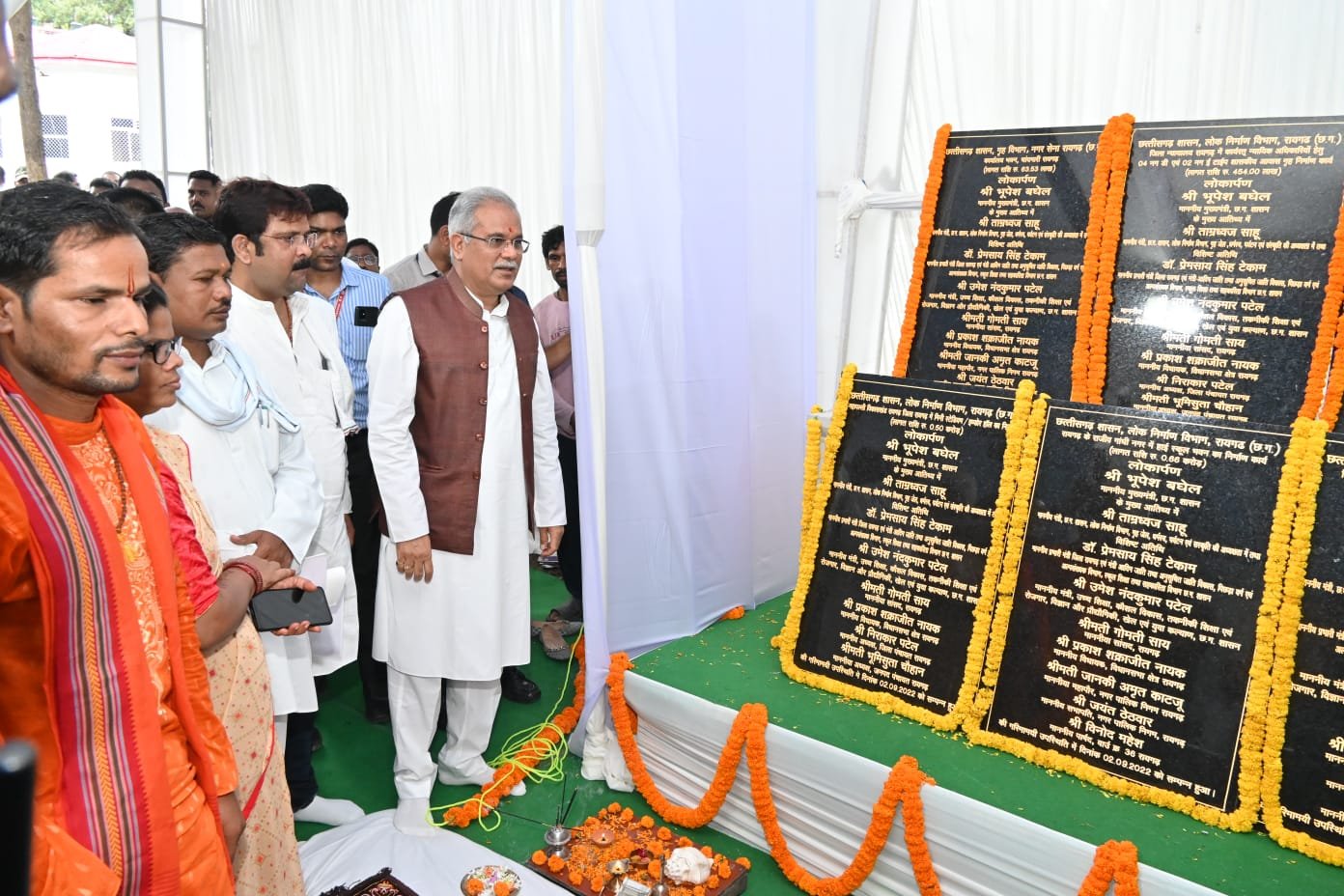 रायपुर : मुख्यमंत्री  भूपेश बघेल ने आज रायगढ़ में 403 करोड़ रूपये के विभिन्न विकास कार्यों का लोकार्पण एवं शिलान्यास किया…