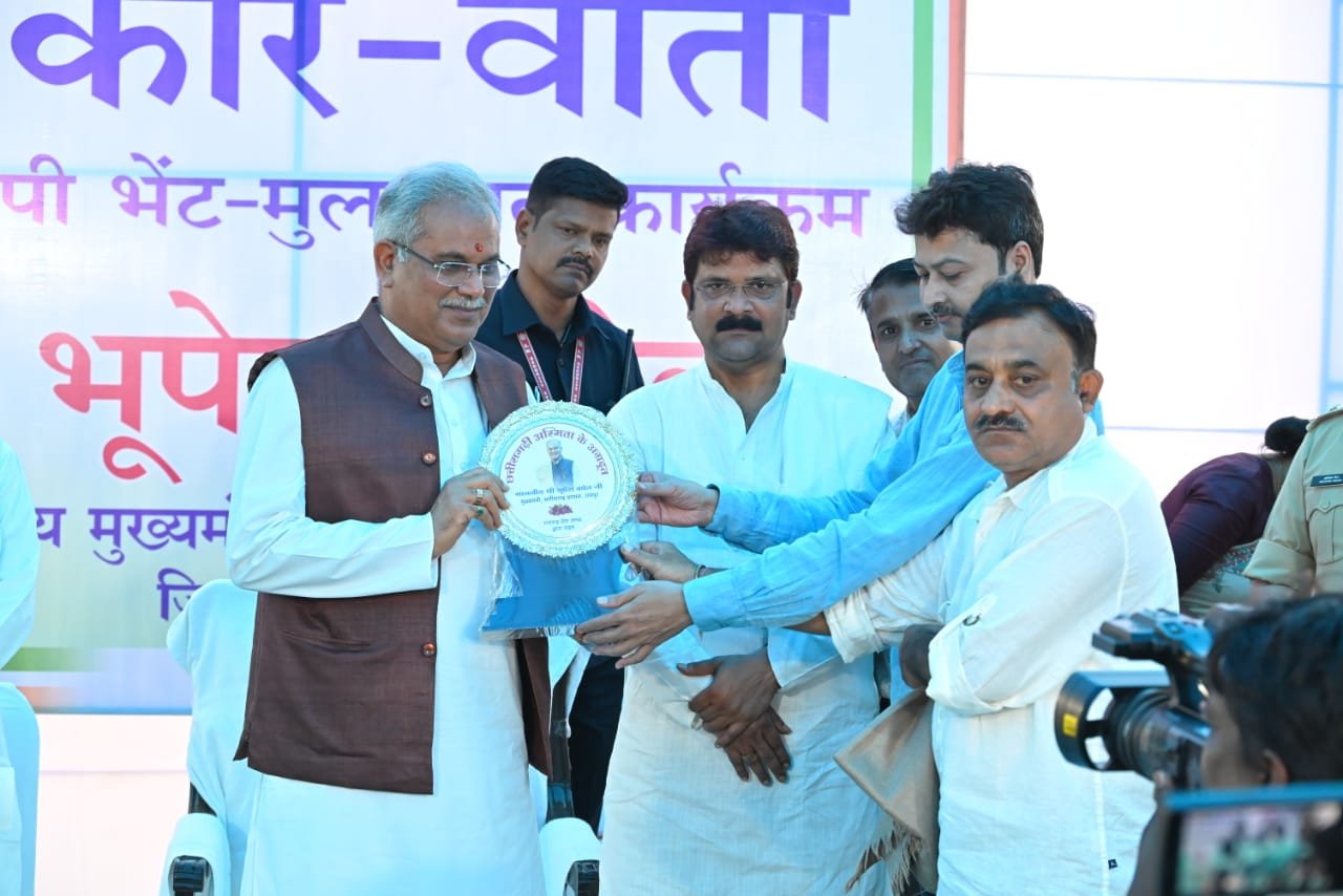 रायपुर : पत्रकारवार्ता शुरू…