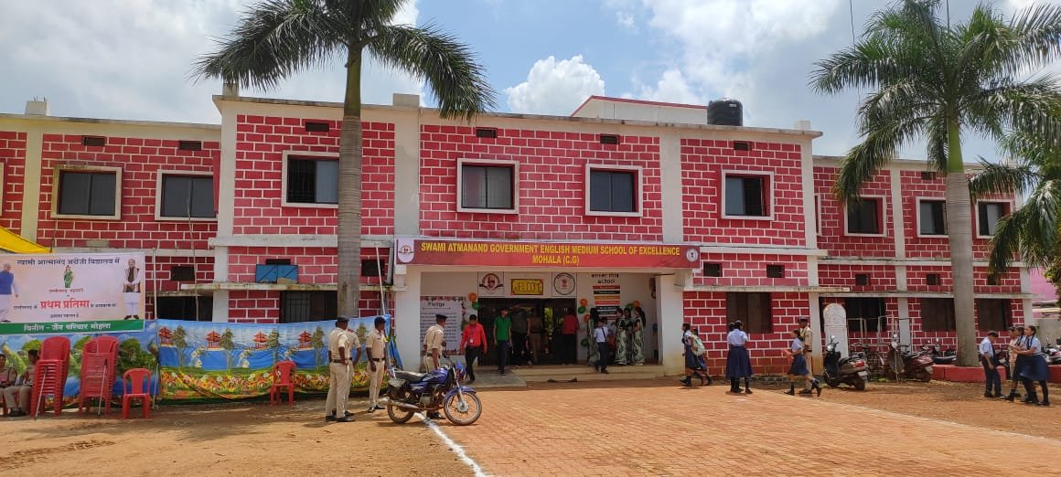 रायपुर  : मुख्यमंत्री के ड्रीम प्रोजेक्ट स्वामी आत्मानंद उत्कृष्ट अंग्रेजी माध्यम विद्यालय से शिक्षा के क्षेत्र में एक नई क्रांति की शुरूआत