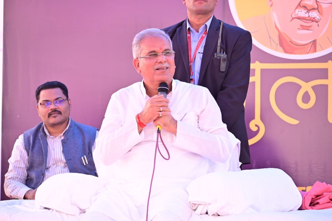 रायपुर : मुख्यमंत्री भूपेश बघेल द्वारा राजनांदगांव विधानसभा के ग्राम सुरगी में भेंट-मुलाकात के दौरान की गई घोषणाएं