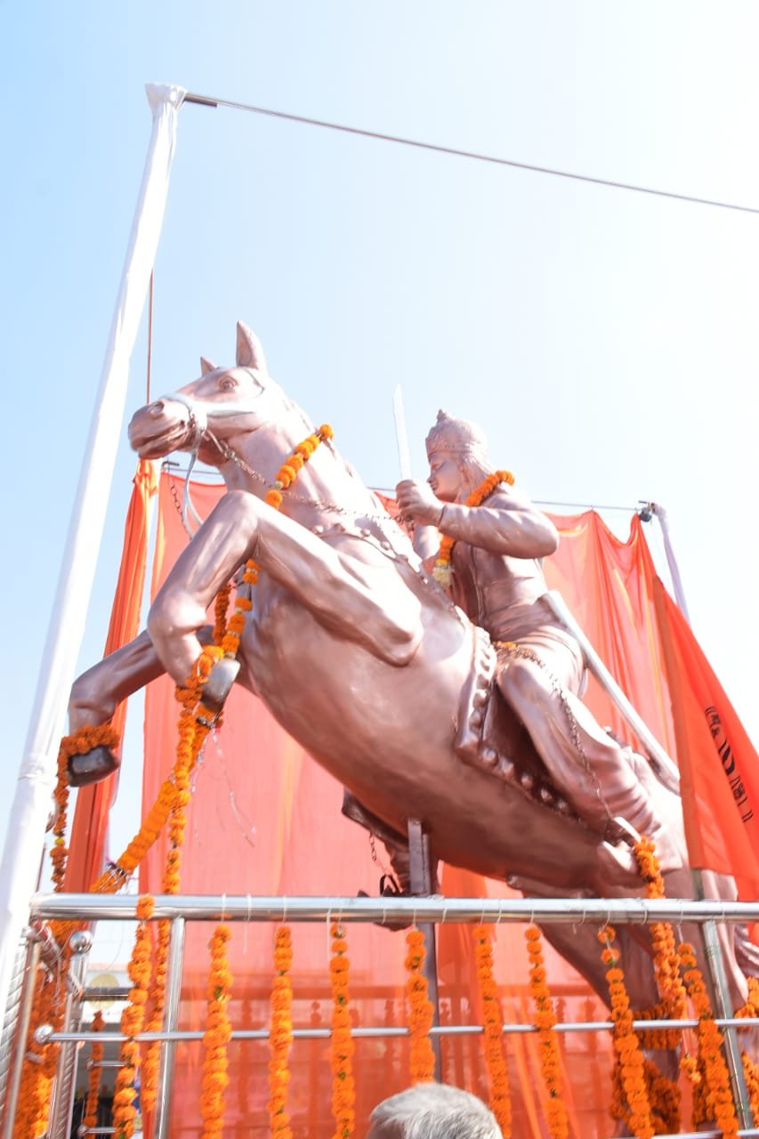 रायपुर: मुख्यमंत्री  भूपेश बघेल ने ग्राम घुमका में रानी अवंती बाई की प्रतिमा का किया अनावरण