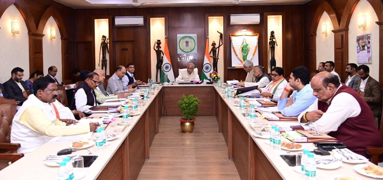 रायपुर   : मंत्रिपरिषद की बैठक के निर्णय
