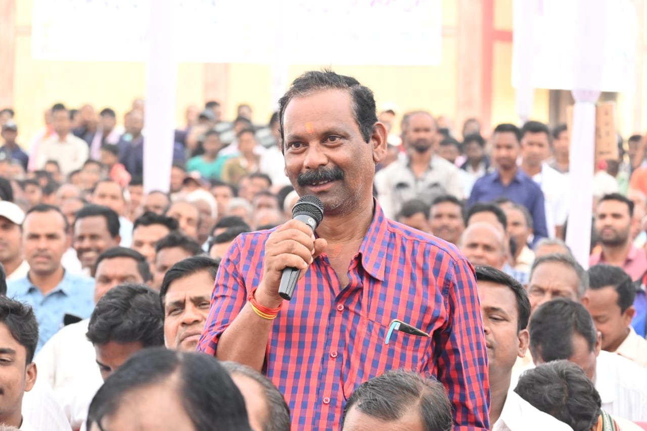 रायपुर : किसान  राजेन्द्र डड़सेना ने बताया कि उन्हें धान विक्रय के लिए टोकन मिल गया है