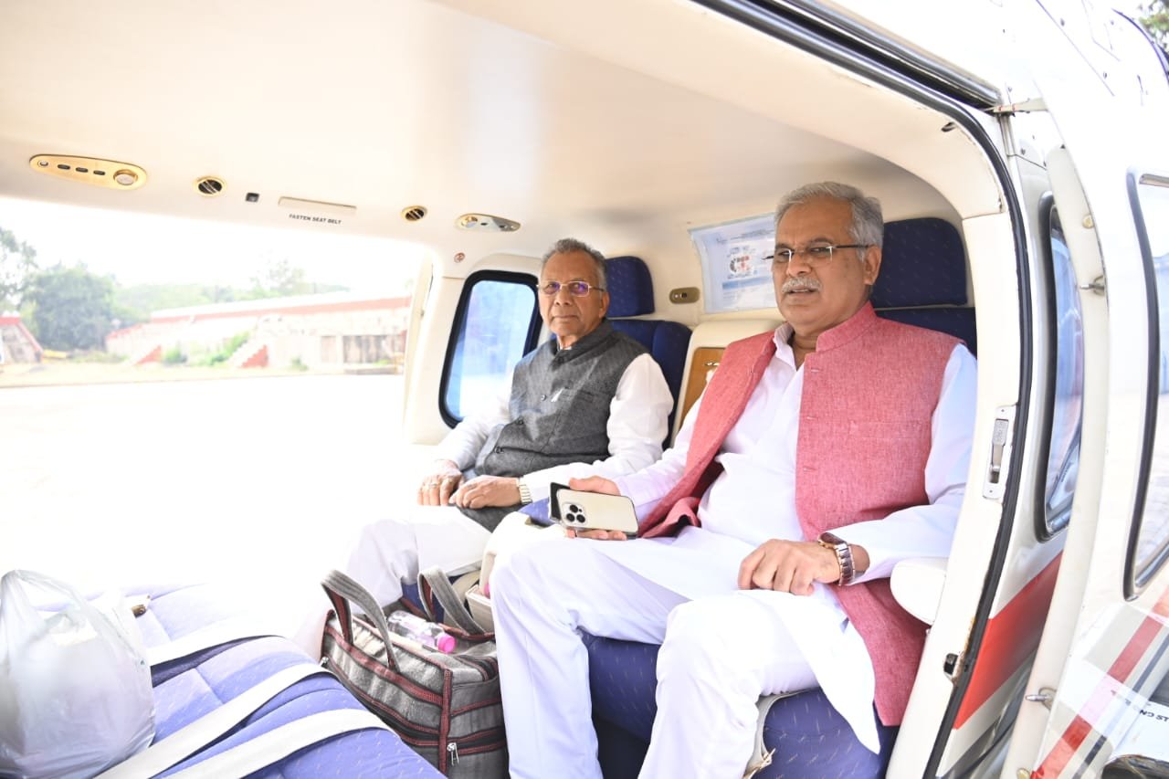 रायपुर: मुख्यमंत्री  भूपेश बघेल रायपुर पुलिस लाईन हेलीपेड से महासमुंद जिले के ग्राम गोपालपुर के लिए रवाना