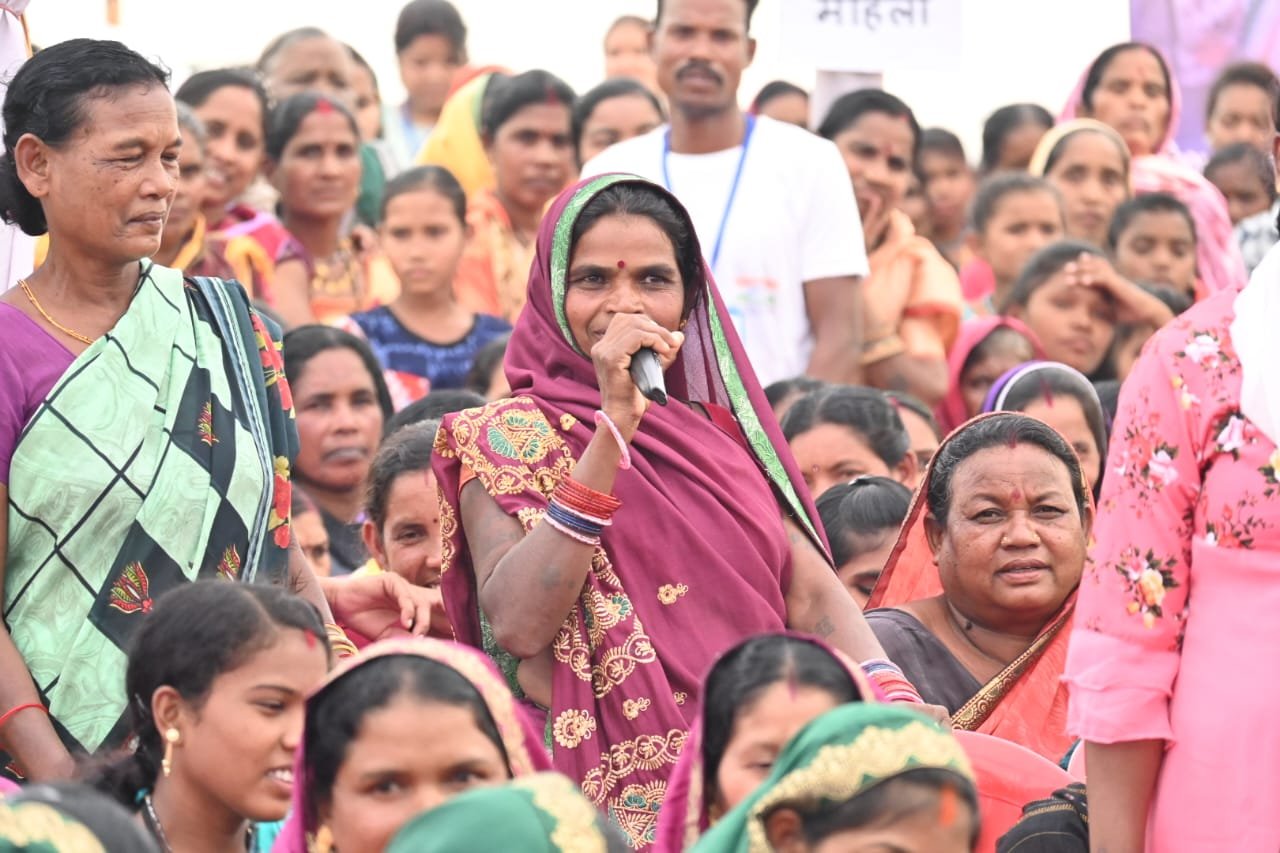 रायपुर: मुख्यमंत्री भूपेश बघेल ने  बफूलबाई, गोपालपुर द्वारा पट्टा न होने की शिकायत मिलने पर सरपंच को ग्राम सभा में प्रस्ताव पारित करने के निर्देश दिये