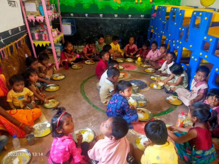 बालोद : बालोद जिला प्रशासन द्वारा कुपोषण दूर करने हेतु किया जा रहा है आंगनबाड़ी केन्द्र के बच्चों को अण्डा वितरण करने का अभिनव प्रयास