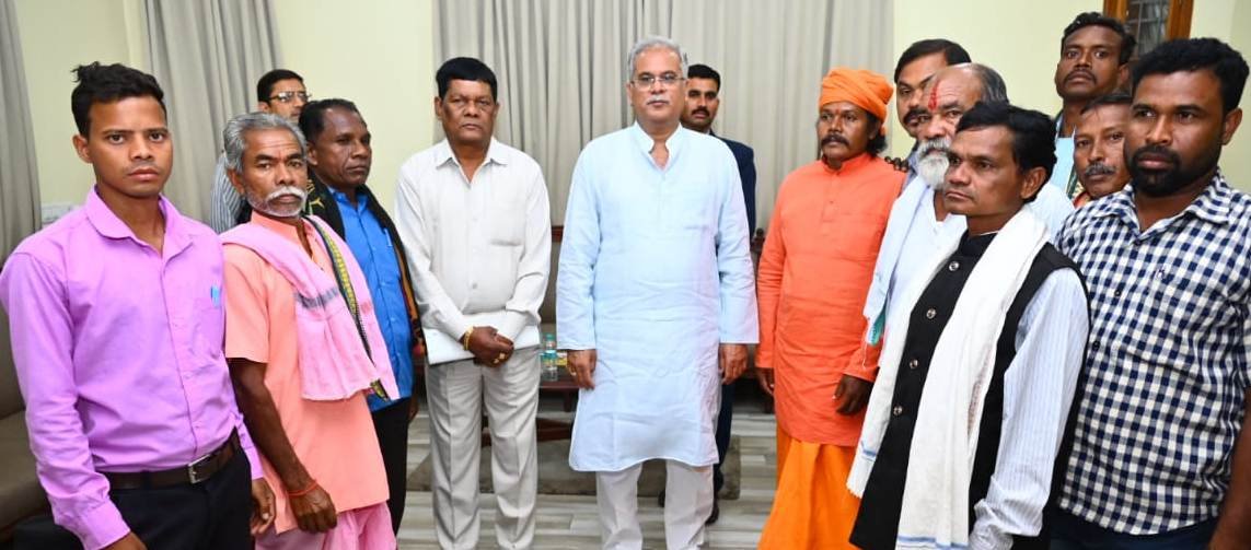 रायपुर : मुख्यमंत्री बघेल से बिंझवार जनजाति के प्रतिनिधिमंडल ने की सौजन्य मुलाकात