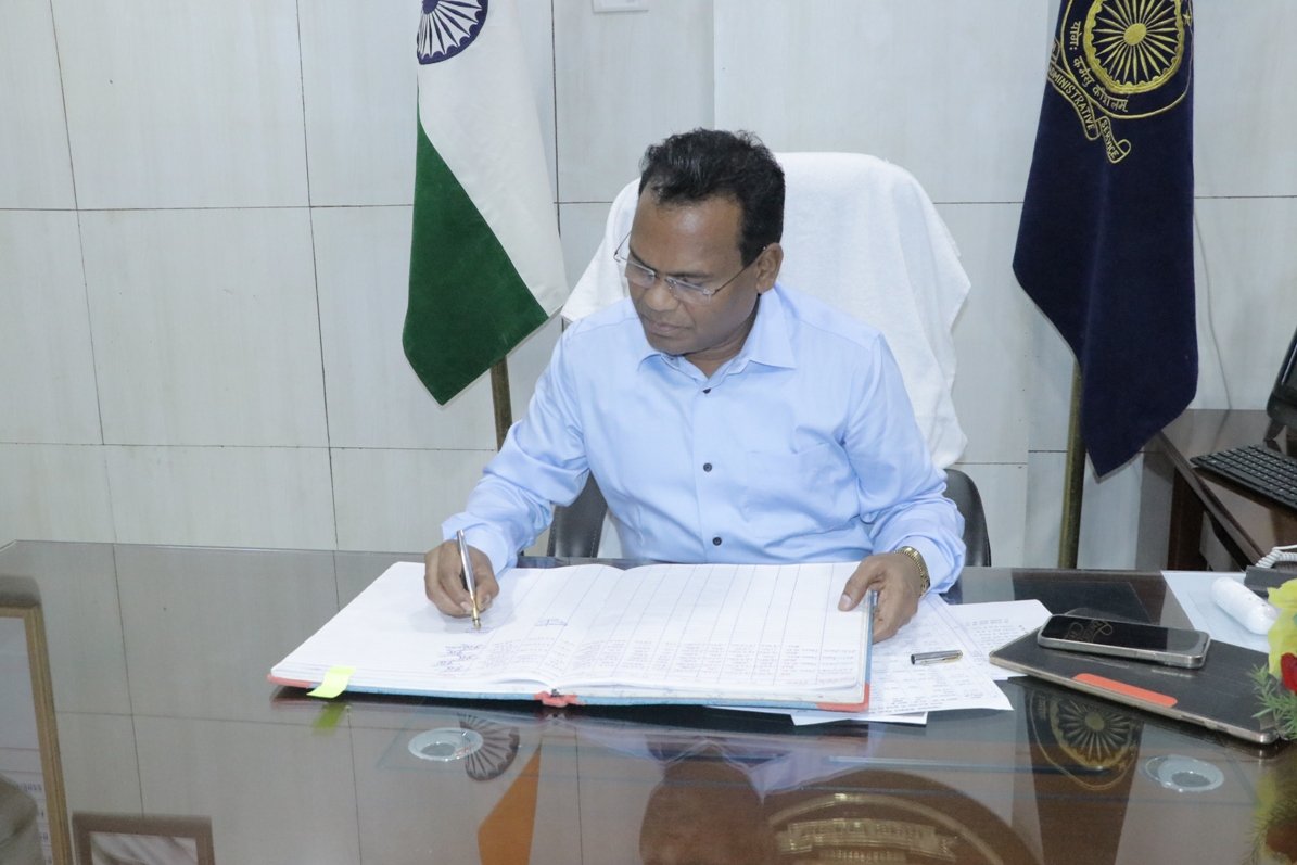 बेमेतरा : 10 वें कलेक्टर के तौर पर पी.एस. एल्मा ने किया पदभार ग्रहण