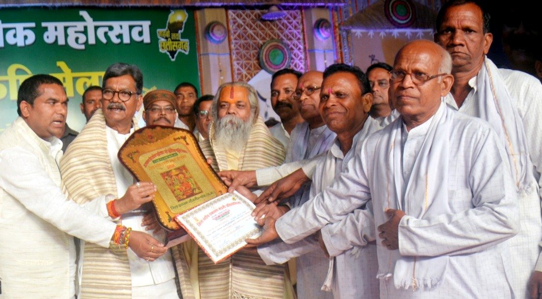 रायपुर : संस्कृति के साथ बनी रहे कोसा-कांसा-कंचन की पहचान: विधानसभा अध्यक्ष डॉ चरणदास महंत