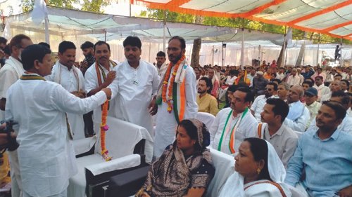 शपथ ग्रहण समारोह में शामिल हुए पूर्व विधायक गिरवर, कहा-समाज को उन्नत मार्ग में ले जाएं