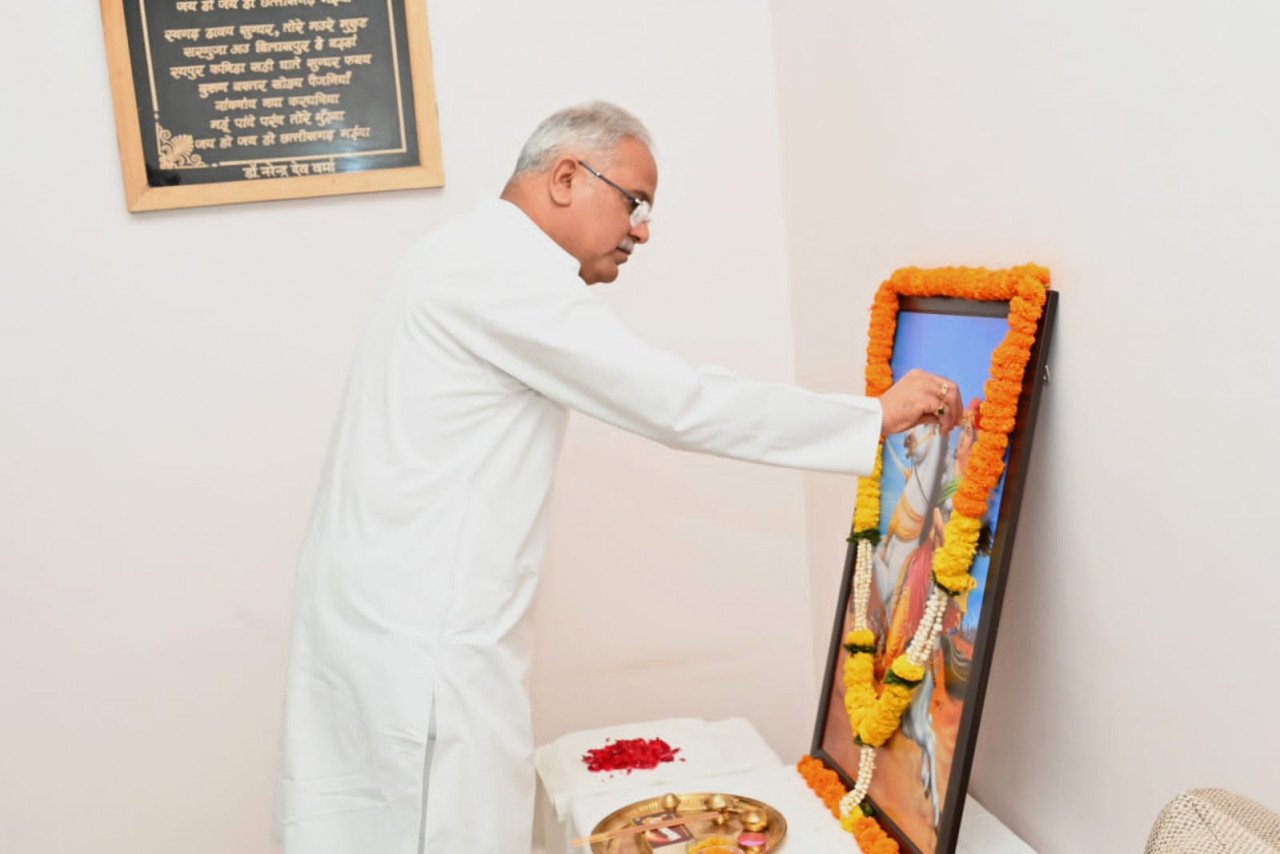 रायपुर : मुख्यमंत्री ने रानी लक्ष्मीबाई के बलिदान दिवस पर उन्हें किया नमन