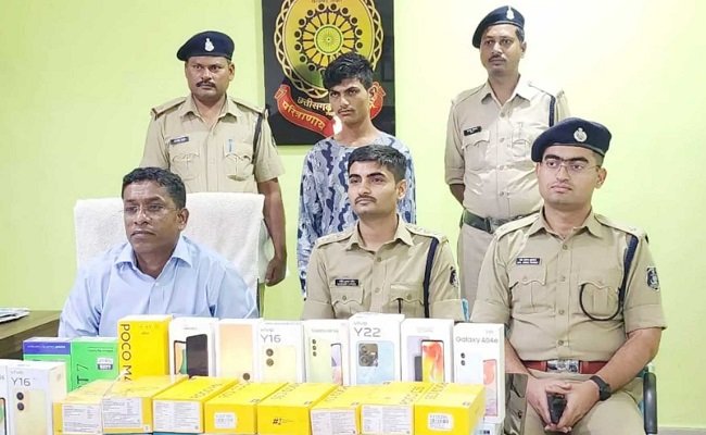 बिलासपुर : ‘चोरी के 37 स्मार्टफोन के साथ युवक गिरफ्तार