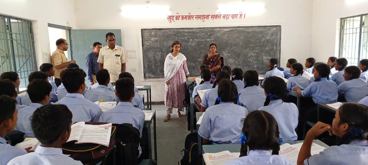 सारंगढ़-बिलाईगढ़ : कलेक्टर डॉ. सिद्दीकी ने स्वामी आत्मानंद विद्यालय डोंगरीपाली और गोड़म का निरीक्षण किया