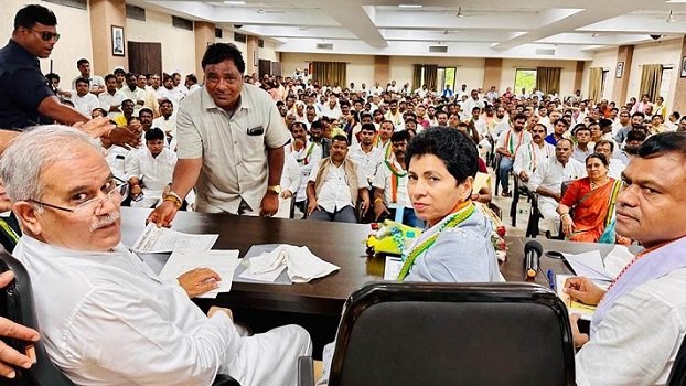 20230726130731_congress meeting in cm house