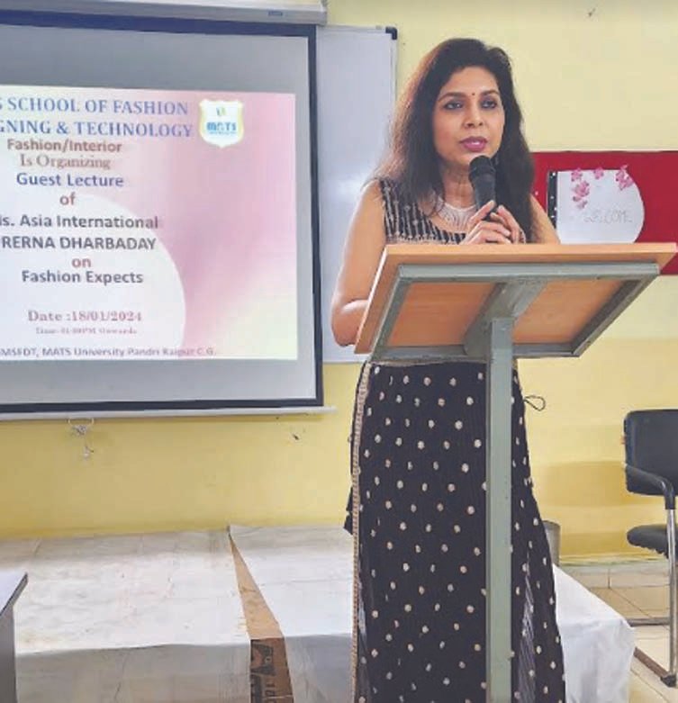 CG : मिसेज यूनिवर्स का खिताब जीती प्रेरणा