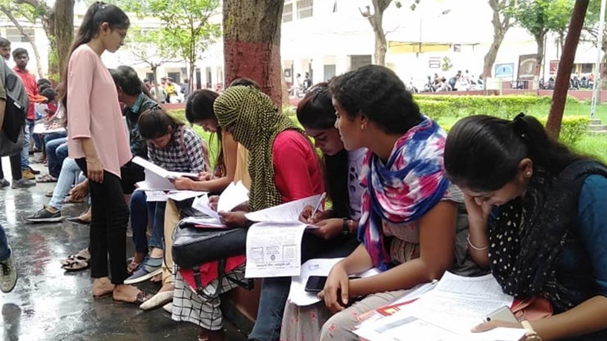 20_06_2024-students_college_raipur_news